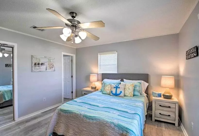 Gulf Breeze Home: 12 Mi To Pensacola Beach!