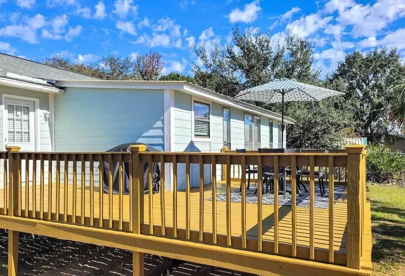 Gulf Breeze Home: 12 Mi To Pensacola Beach!