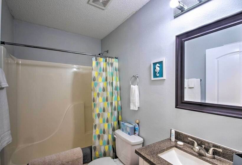 Gulf Breeze Home: 12 Mi To Pensacola Beach!