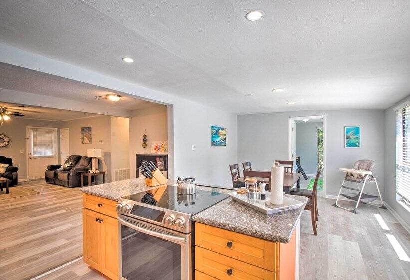 Gulf Breeze Home: 12 Mi To Pensacola Beach!