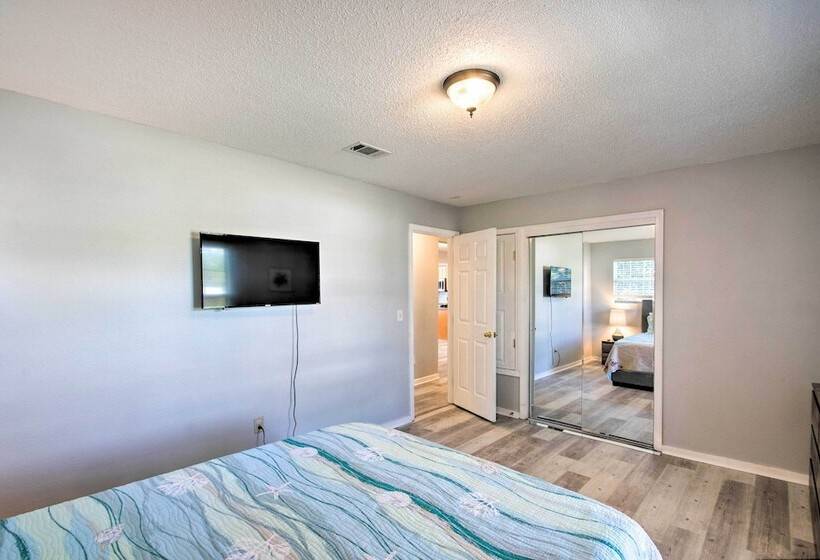 Gulf Breeze Home: 12 Mi To Pensacola Beach!