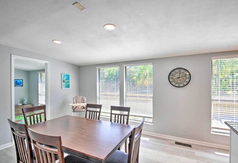 Gulf Breeze Home: 12 Mi To Pensacola Beach!