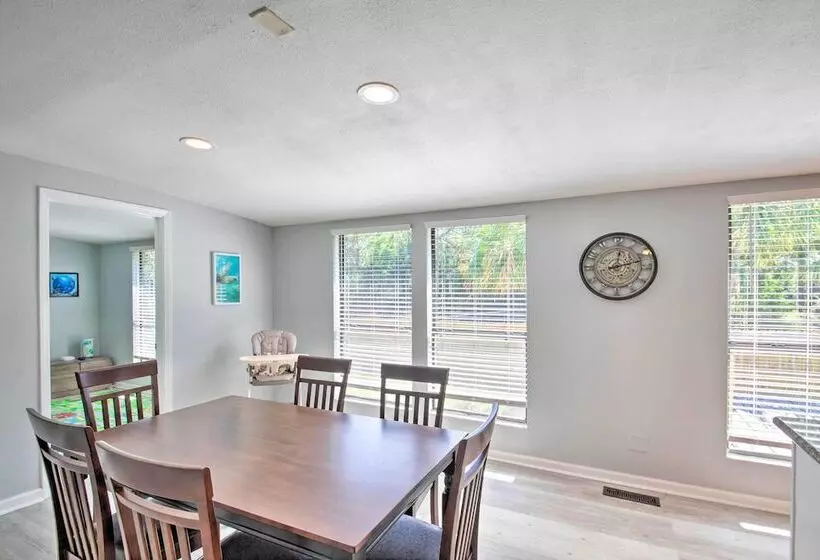 Gulf Breeze Home: 12 Mi To Pensacola Beach!