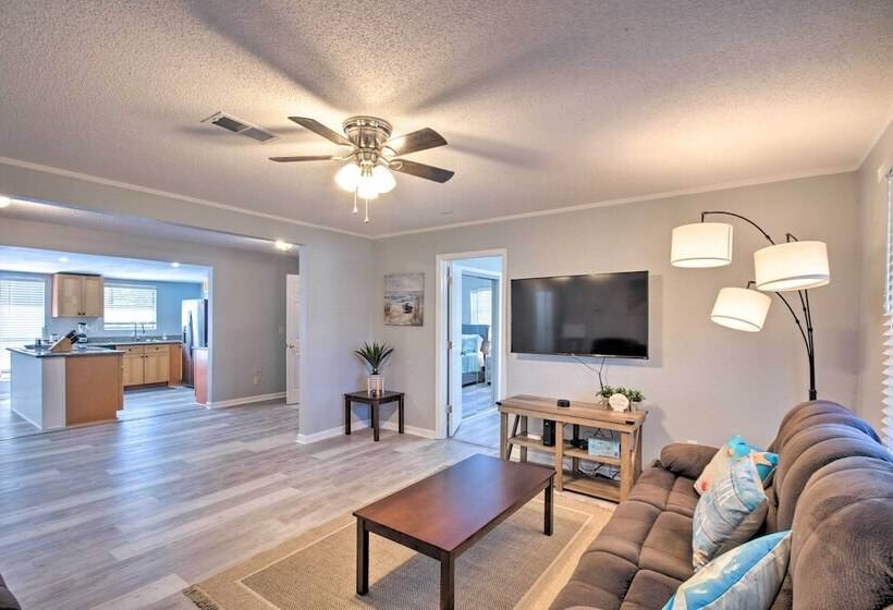 Gulf Breeze Home: 12 Mi To Pensacola Beach!