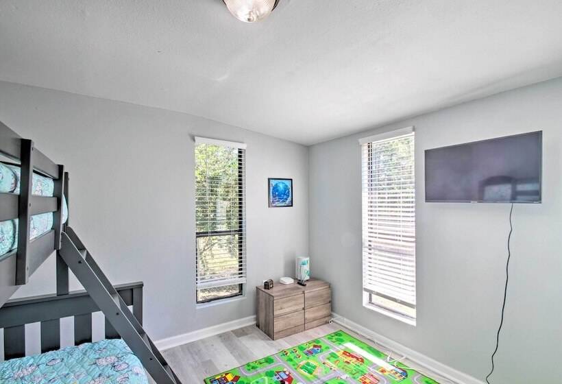 Gulf Breeze Home: 12 Mi To Pensacola Beach!