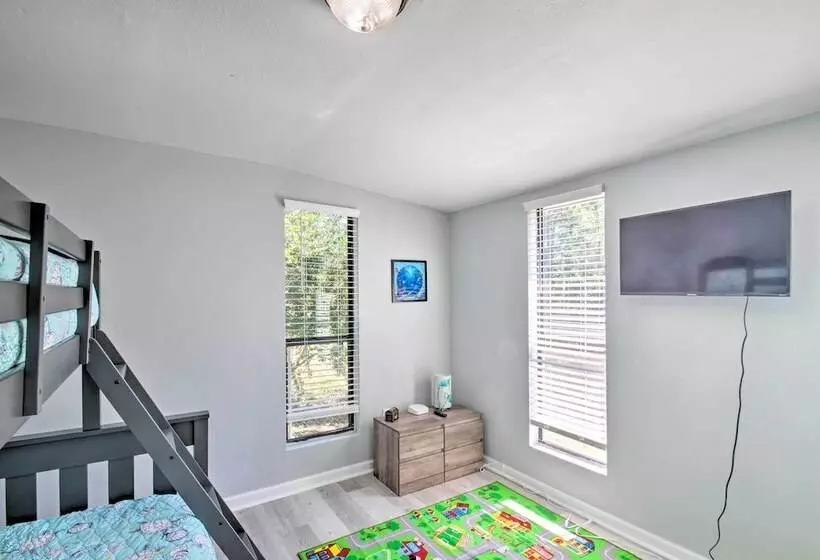 Gulf Breeze Home: 12 Mi To Pensacola Beach!