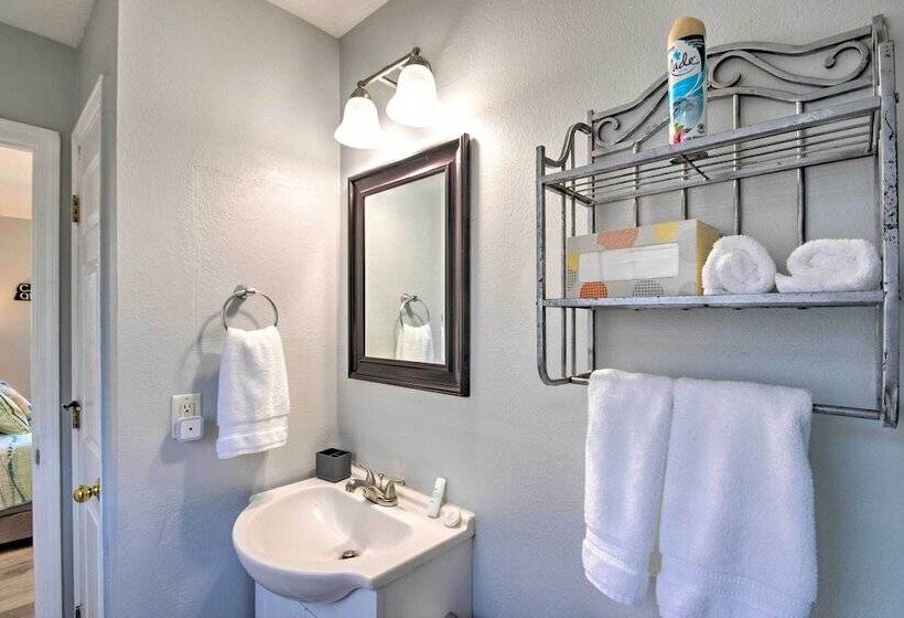 Gulf Breeze Home: 12 Mi To Pensacola Beach!