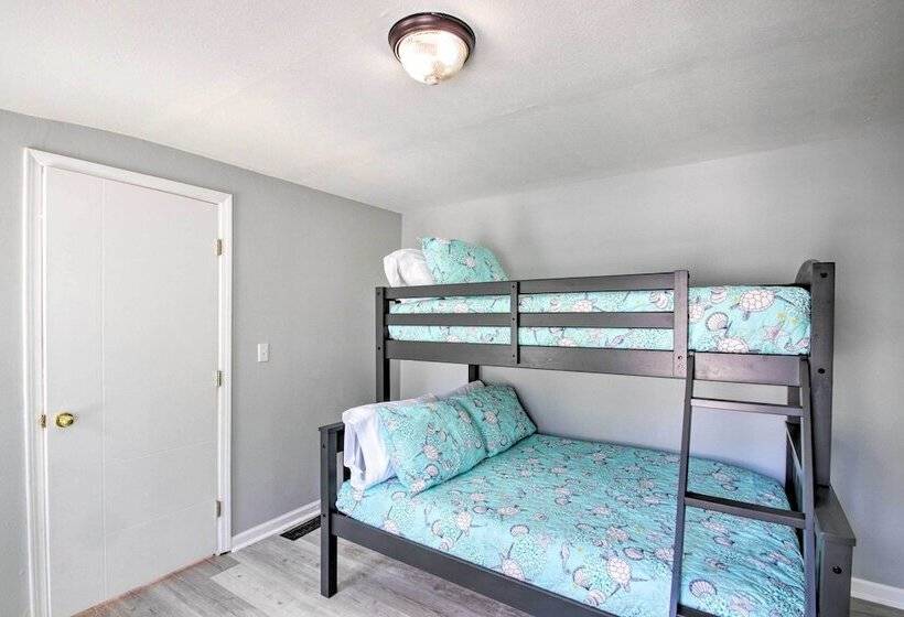 Gulf Breeze Home: 12 Mi To Pensacola Beach!