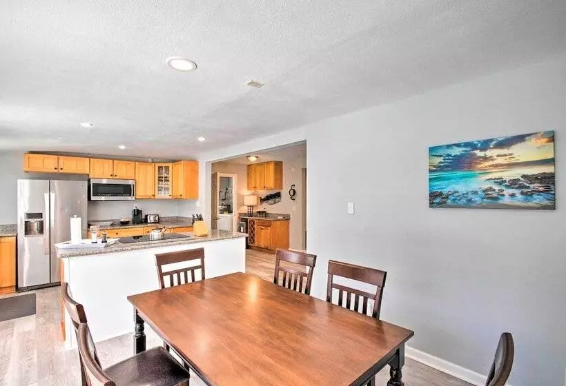 Gulf Breeze Home: 12 Mi To Pensacola Beach!