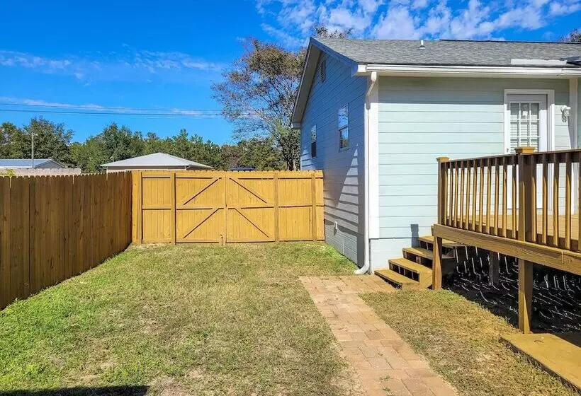 Gulf Breeze Home: 12 Mi To Pensacola Beach!