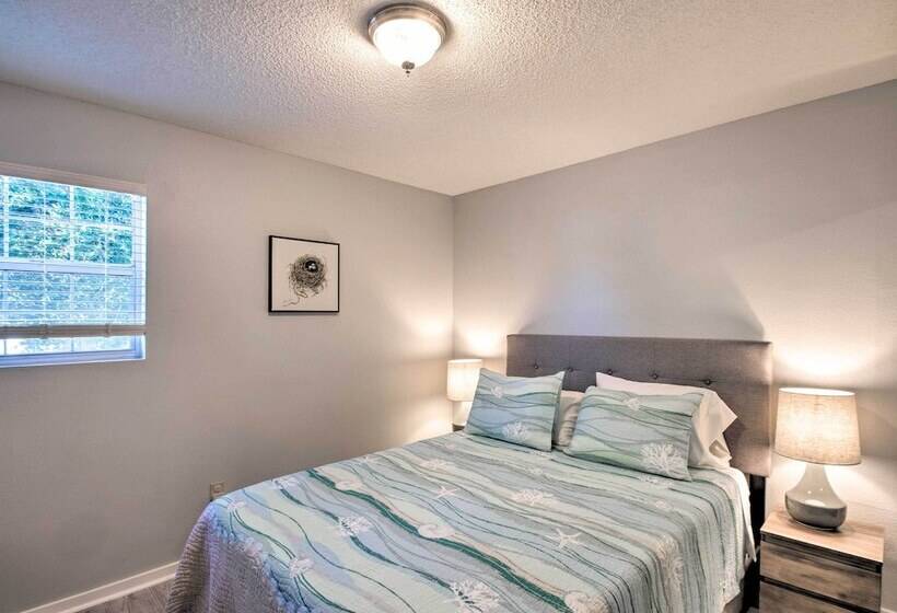 Gulf Breeze Home: 12 Mi To Pensacola Beach!