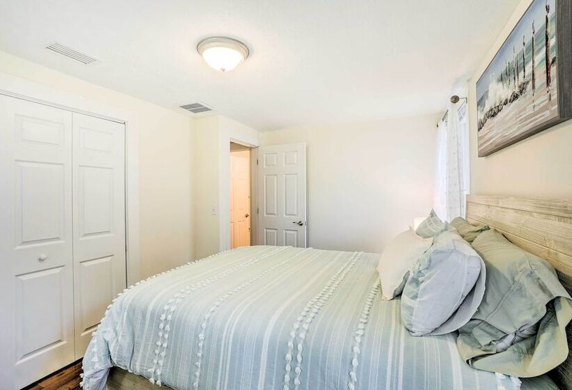 Historic Tarpon Springs Abode ~ 3 Mi To Beach