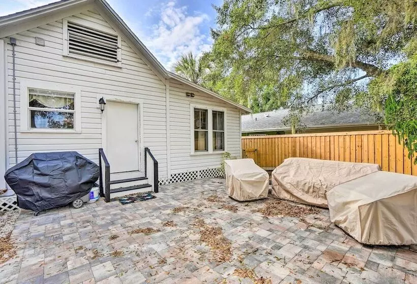 Historic Tarpon Springs Abode ~ 3 Mi To Beach