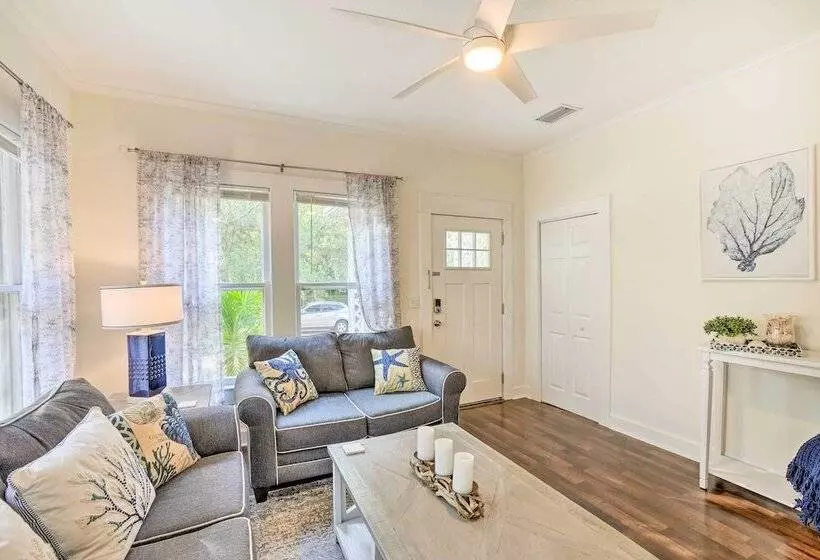 Historic Tarpon Springs Abode ~ 3 Mi To Beach