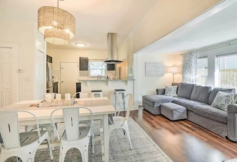 Historic Tarpon Springs Abode ~ 3 Mi To Beach