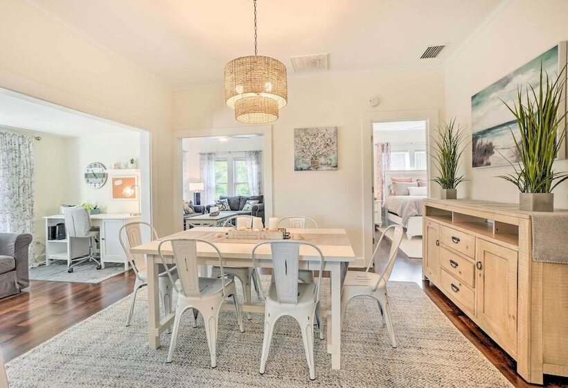 Historic Tarpon Springs Abode ~ 3 Mi To Beach