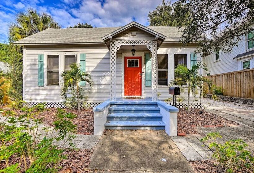 Historic Tarpon Springs Abode ~ 3 Mi To Beach
