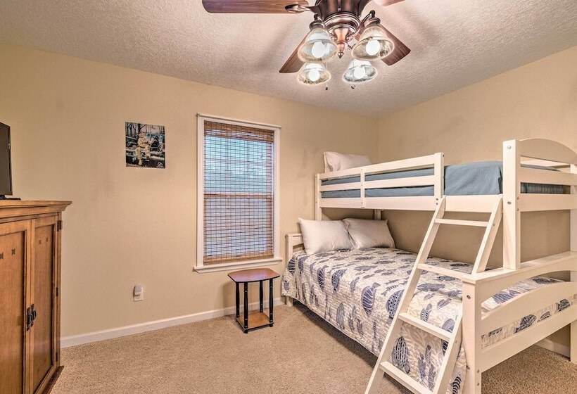 Honey S Hideout  < 1 Mile To River Access!