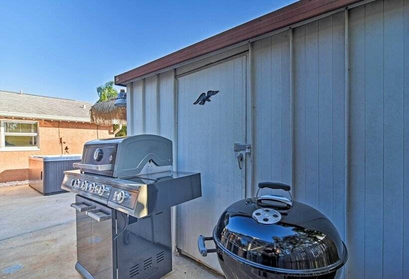 Idyllic Largo Escape W/ Private Pool & Lanai!