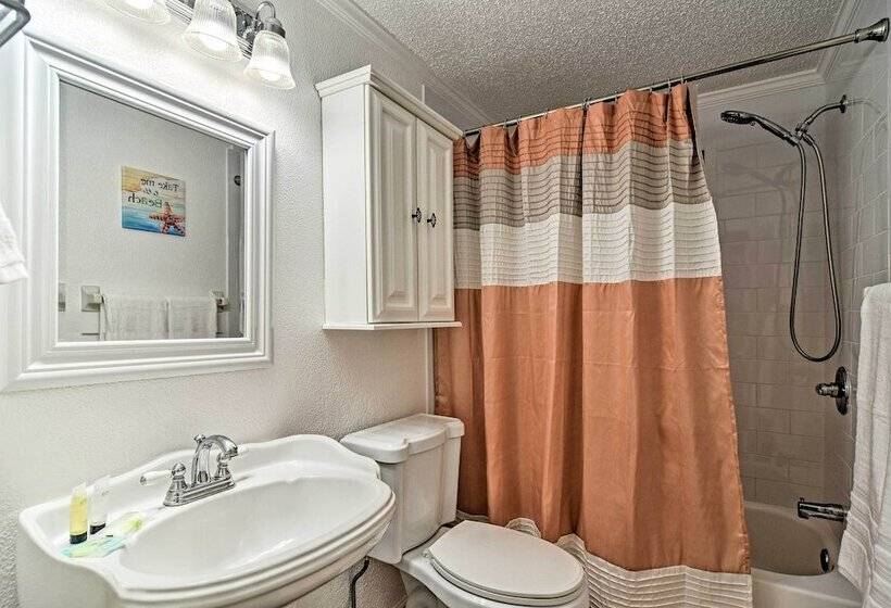 Idyllic Largo Escape W/ Private Pool & Lanai!