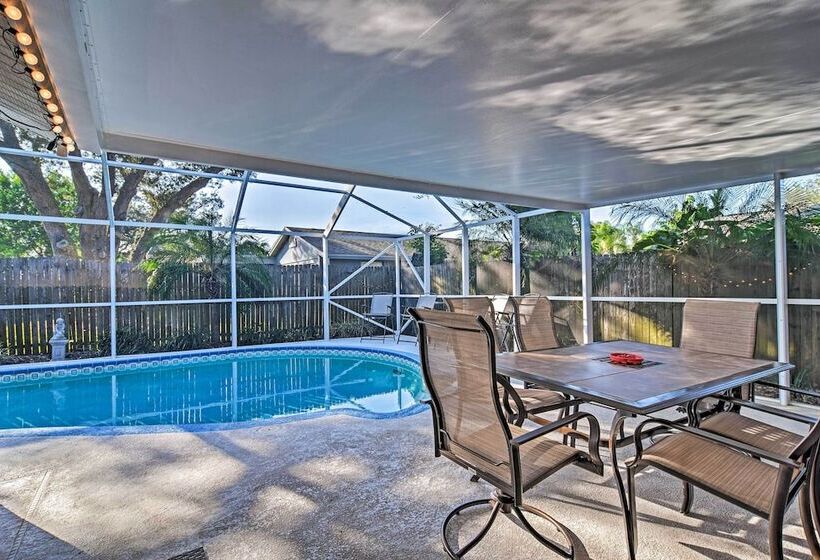Idyllic Largo Escape W/ Private Pool & Lanai!