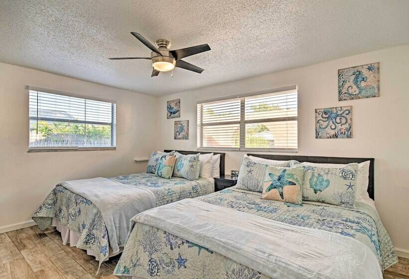 Idyllic Largo Escape W/ Private Pool & Lanai!