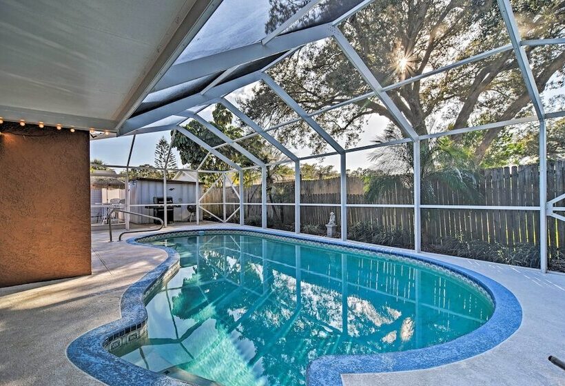 Idyllic Largo Escape W/ Private Pool & Lanai!