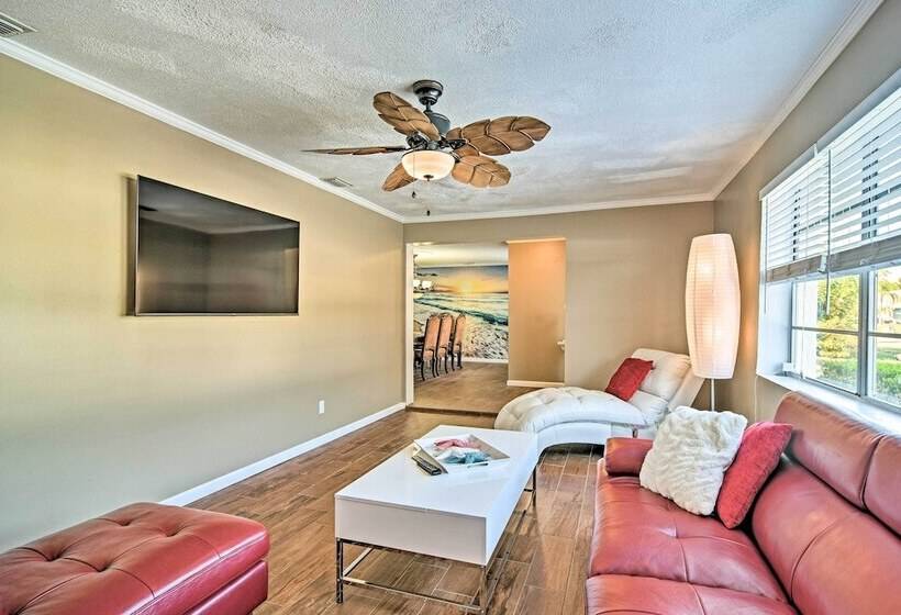 Idyllic Largo Escape W/ Private Pool & Lanai!