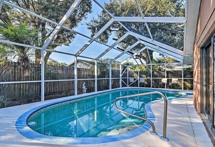 Idyllic Largo Escape W/ Private Pool & Lanai!