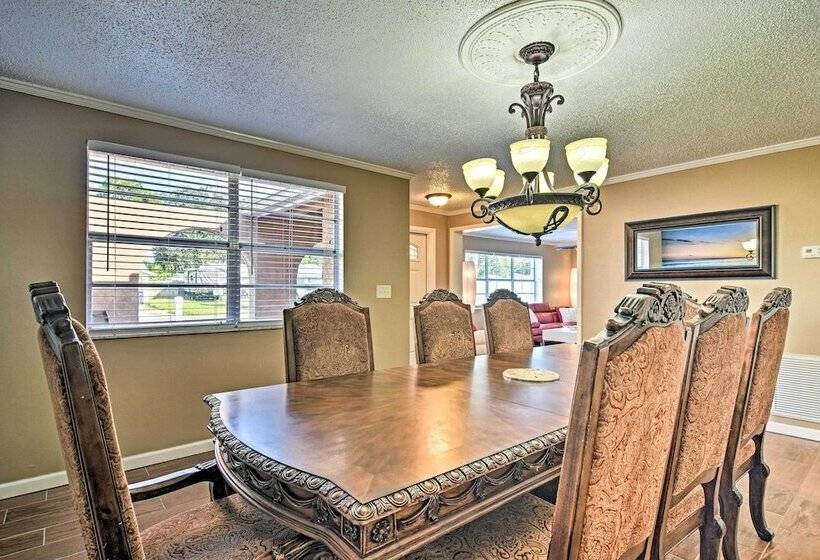 Idyllic Largo Escape W/ Private Pool & Lanai!