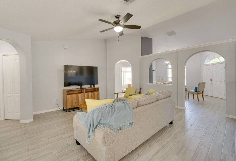 Inviting Home W/ Lanai & Pool In Kissimmee!