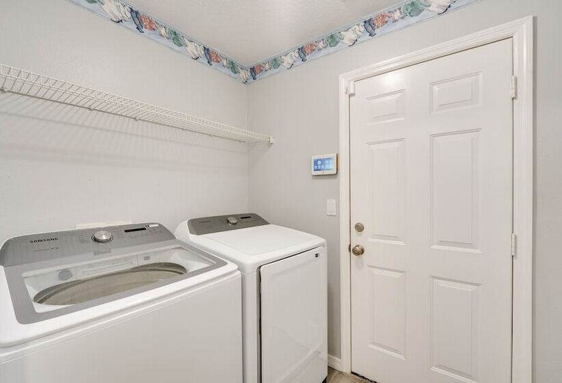 Inviting Home W/ Lanai & Pool In Kissimmee!