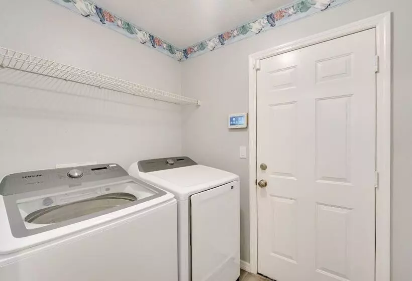 Inviting Home W/ Lanai & Pool In Kissimmee!