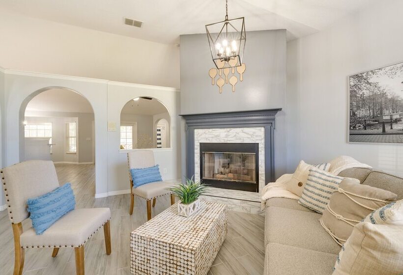 Inviting Home W/ Lanai & Pool In Kissimmee!