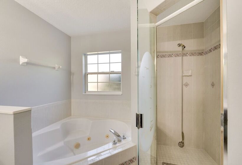 Inviting Home W/ Lanai & Pool In Kissimmee!