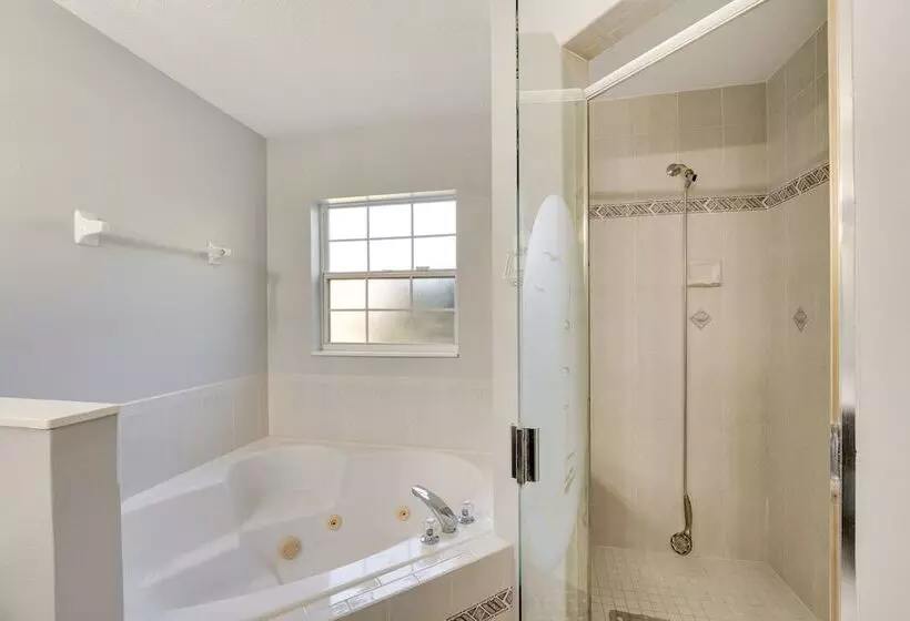 Inviting Home W/ Lanai & Pool In Kissimmee!