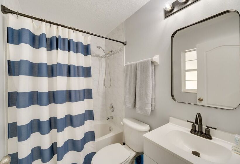 Inviting Home W/ Lanai & Pool In Kissimmee!