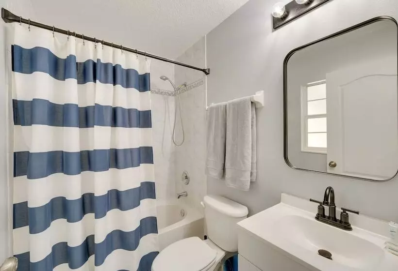 Inviting Home W/ Lanai & Pool In Kissimmee!