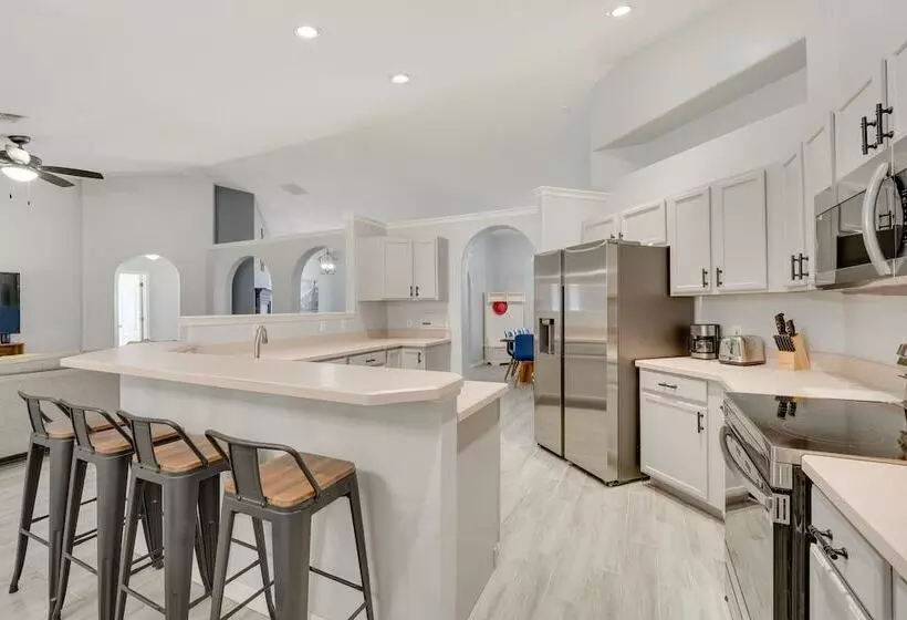 Inviting Home W/ Lanai & Pool In Kissimmee!