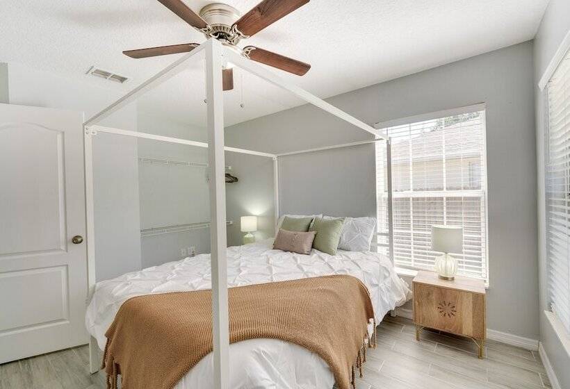 Inviting Home W/ Lanai & Pool In Kissimmee!