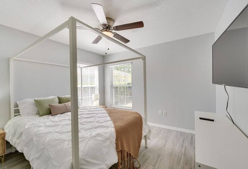 Inviting Home W/ Lanai & Pool In Kissimmee!