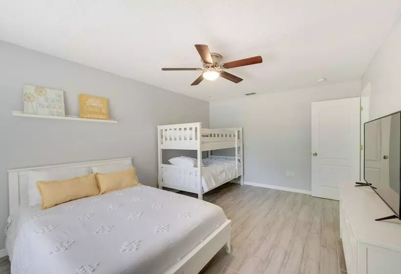 Inviting Home W/ Lanai & Pool In Kissimmee!