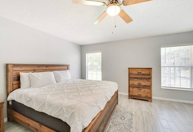 Inviting Home W/ Lanai & Pool In Kissimmee!