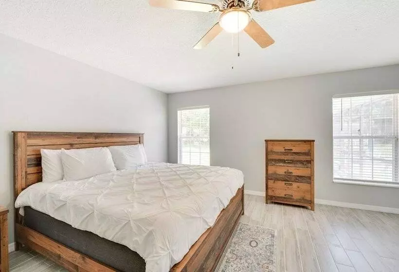 Inviting Home W/ Lanai & Pool In Kissimmee!