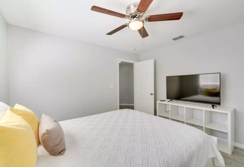 Inviting Home W/ Lanai & Pool In Kissimmee!