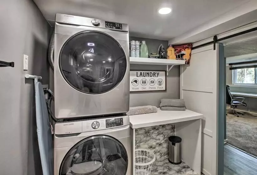 Kansas City Split Level Home, Near Stadiums!