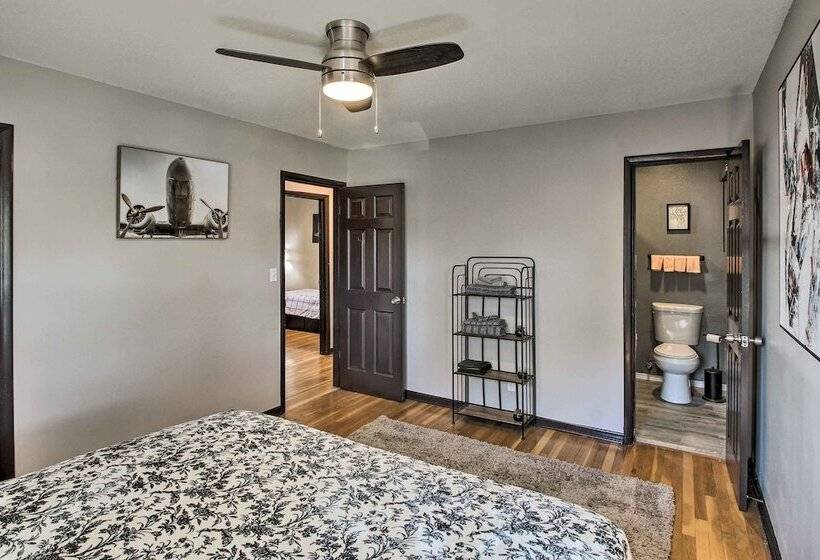 Kansas City Split Level Home, Near Stadiums!