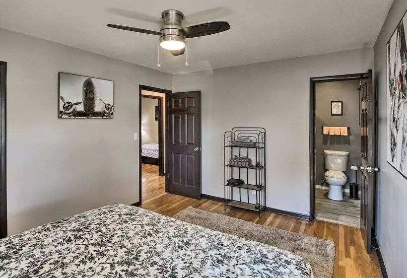 Kansas City Split Level Home, Near Stadiums!