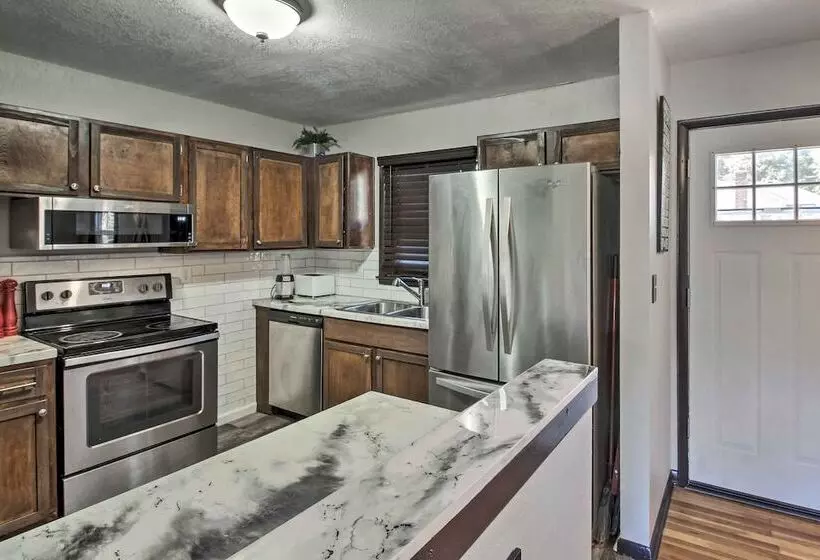 Kansas City Split Level Home, Near Stadiums!