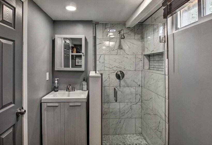 Kansas City Split Level Home, Near Stadiums!